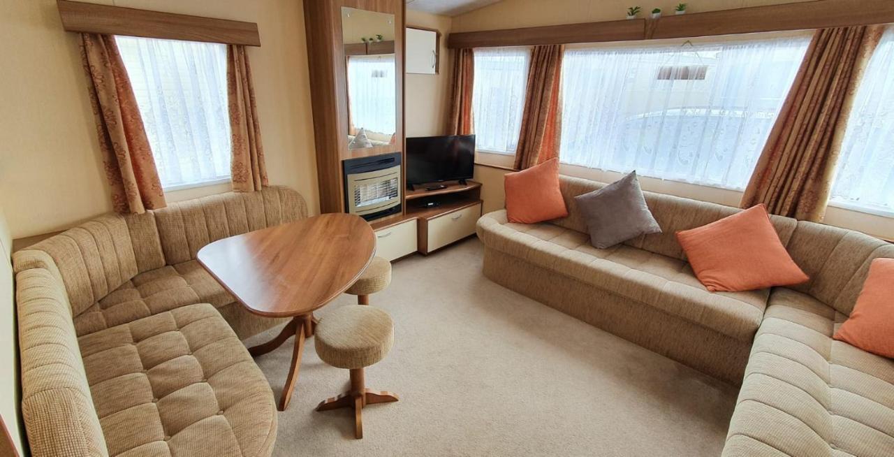 Отель Olympic Holiday Caravan Селси Экстерьер фото
