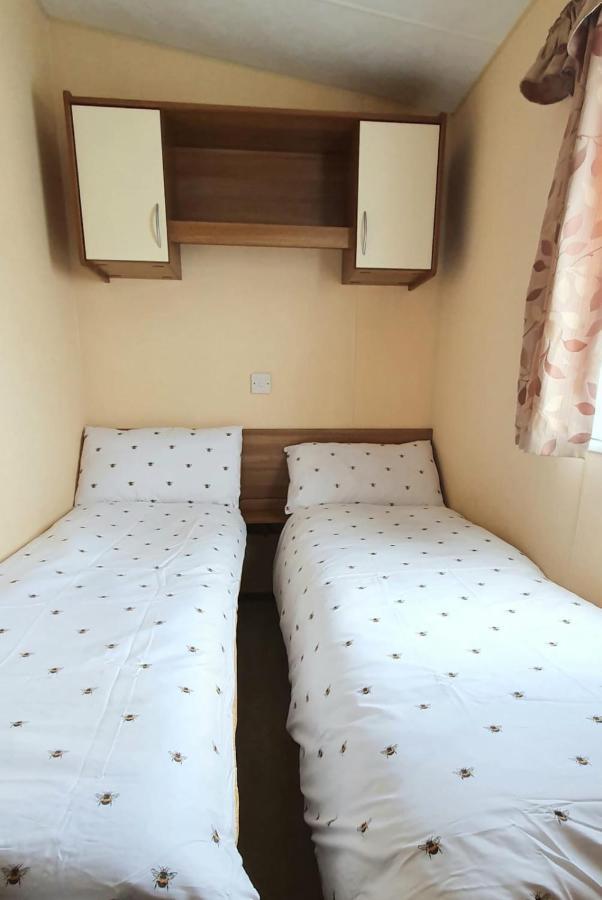 Отель Olympic Holiday Caravan Селси Экстерьер фото