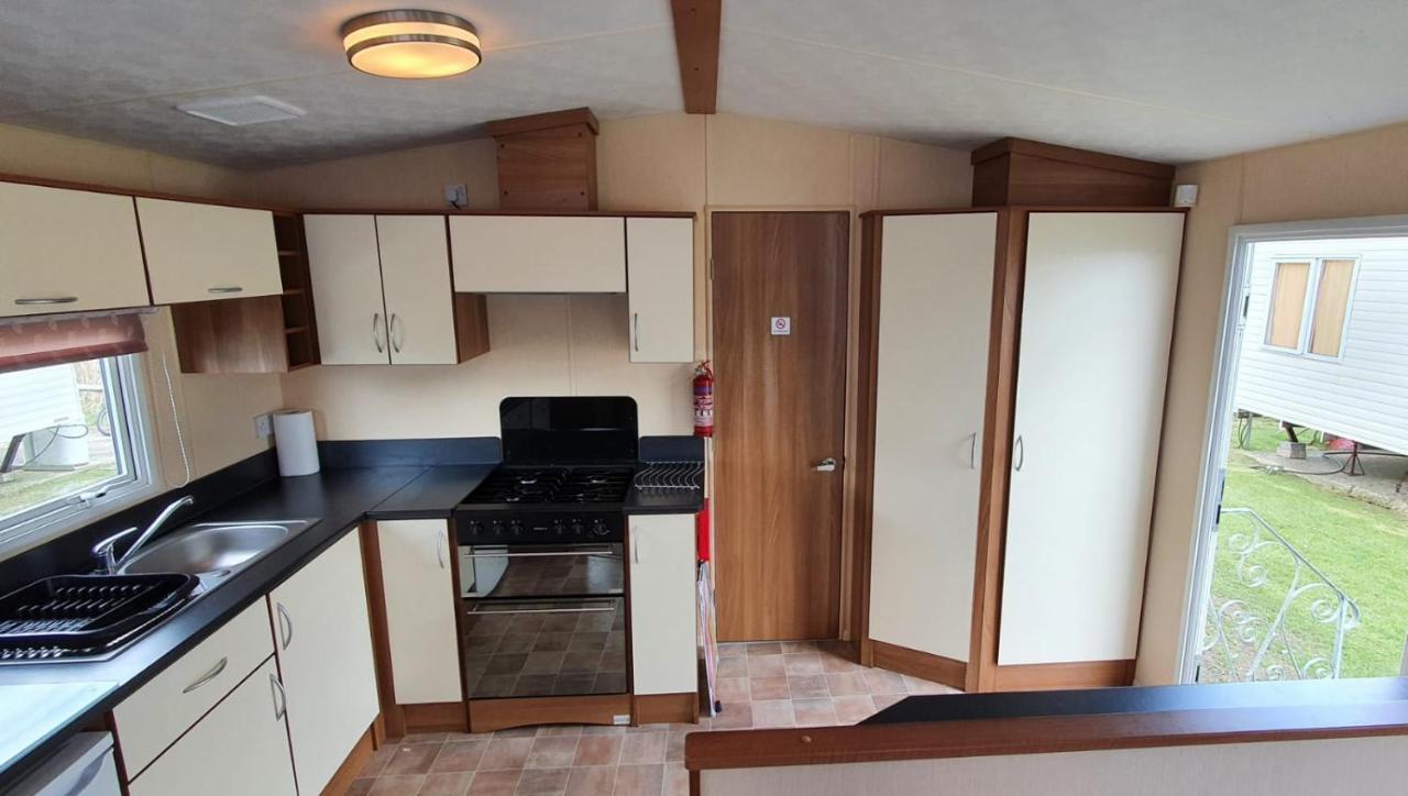 Отель Olympic Holiday Caravan Селси Экстерьер фото